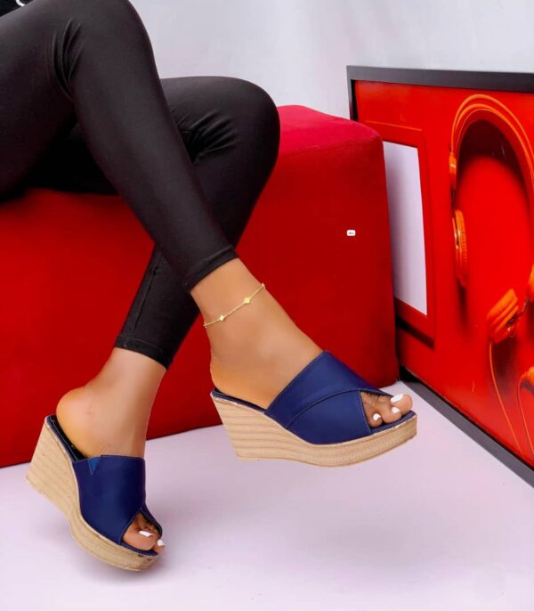 FLOXY WEDGE SANDALS