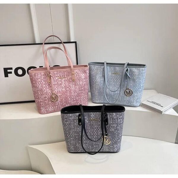 CHECKERED PATTERN TOTE BAGS