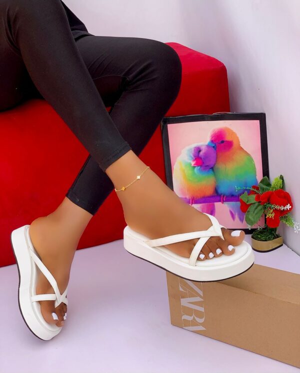 THONG PLATFORM SANDALS