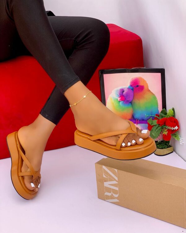 THONG PLATFORM SANDALS