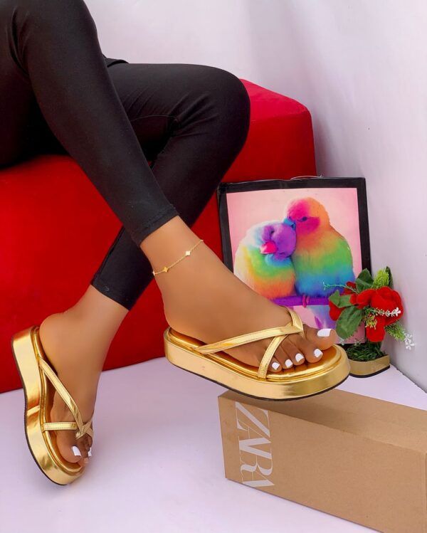 THONG PLATFORM SANDALS