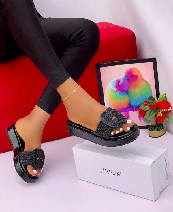 BRAIDED LOW-RISE FLAT SLIDES
