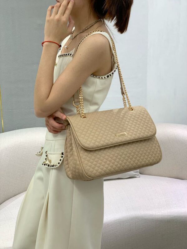 QUILTED SHOULDER BAGS AND WALLET