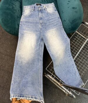 LIGHT BLUE WIDE-LEG DENIM JEANS