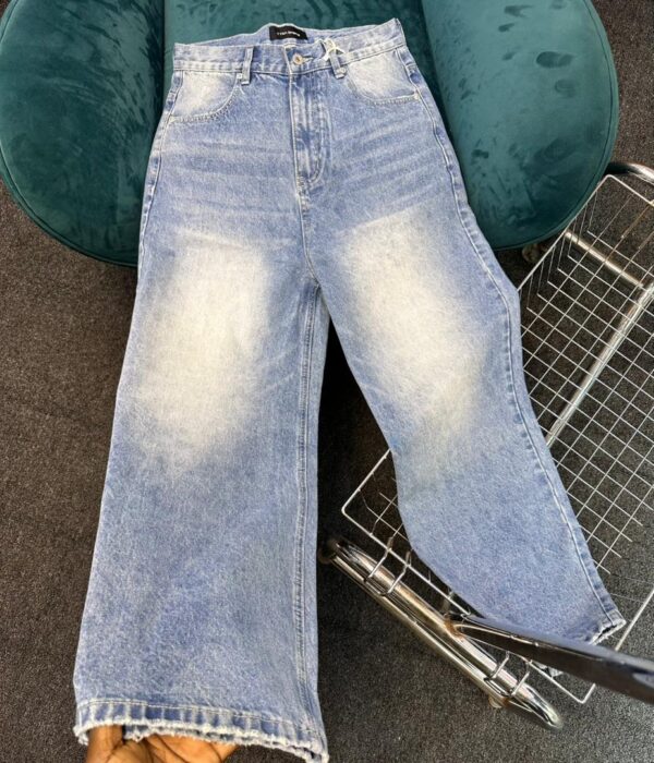 LIGHT BLUE WIDE-LEG DENIM JEANS