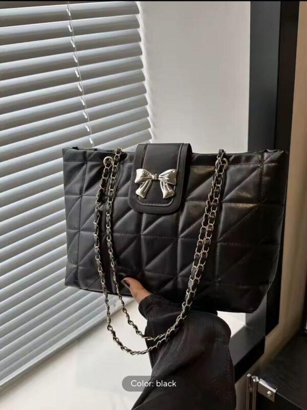 QUILTED ZIPPER SHOULDER BAG