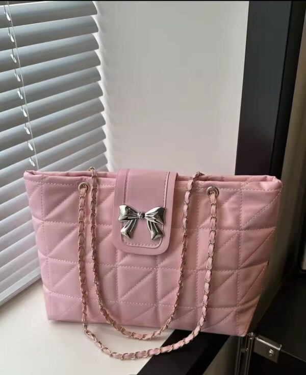 QUILTED ZIPPER SHOULDER BAG