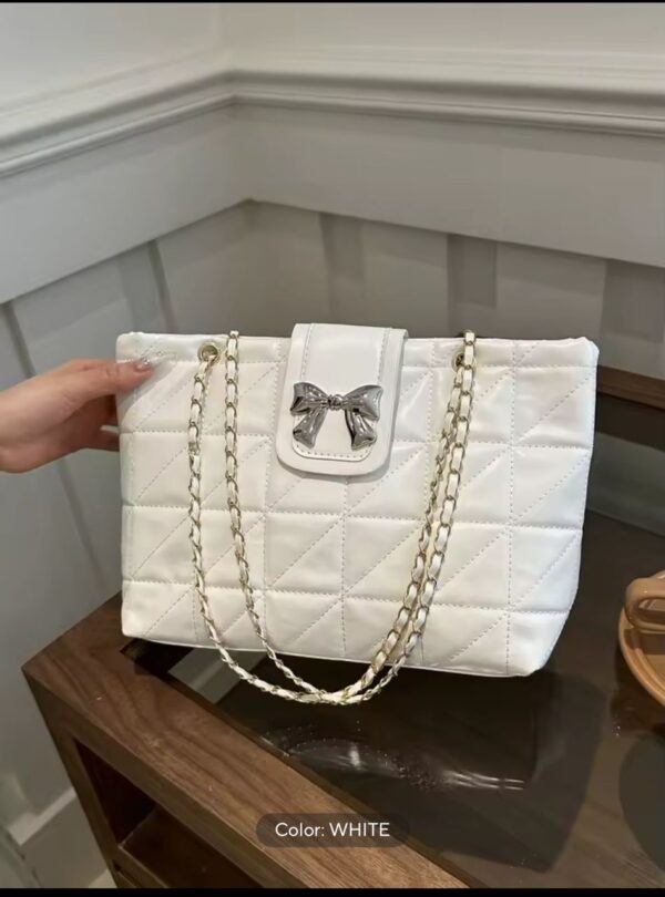 QUILTED ZIPPER SHOULDER BAG