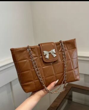 QUILTED ZIPPER SHOULDER BAG