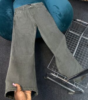 PLAIN GRAY HIGH-WAISTED STRAIGHT-LEG JEANS