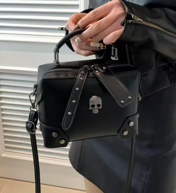 BLACK PUNK-STYLE CROSSBODY BAG