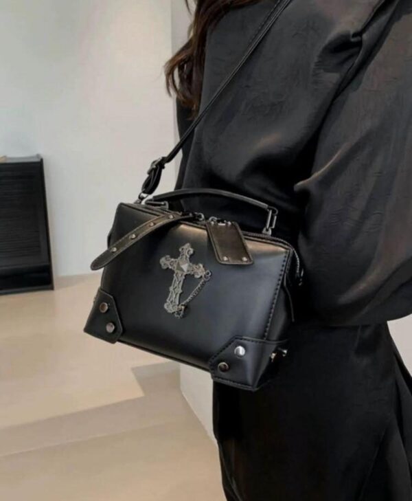 BLACK PUNK-STYLE CROSSBODY BAG