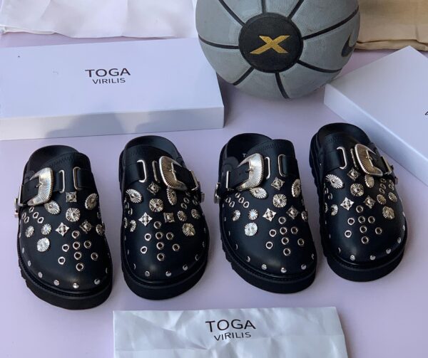 TOGA VIRILIS EYELET METAL BLACK LEATHER SABOT CLOGS