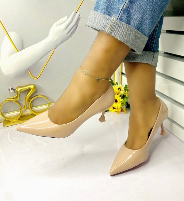 LEATHER LOW HEEL PUMPS