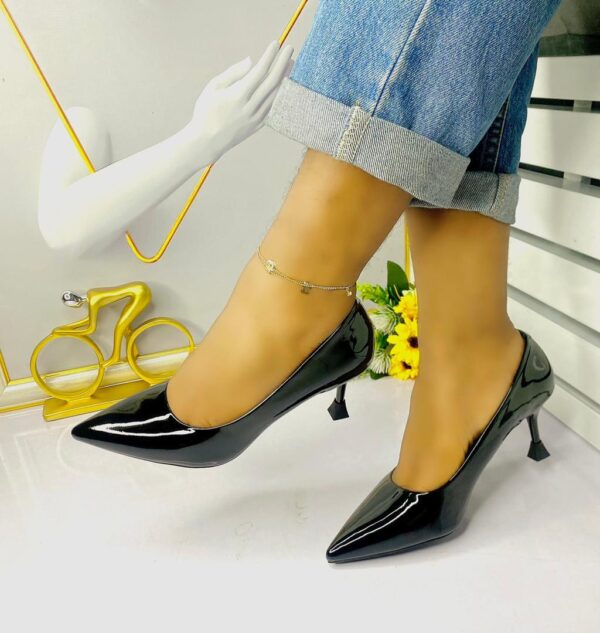 LEATHER LOW HEEL PUMPS