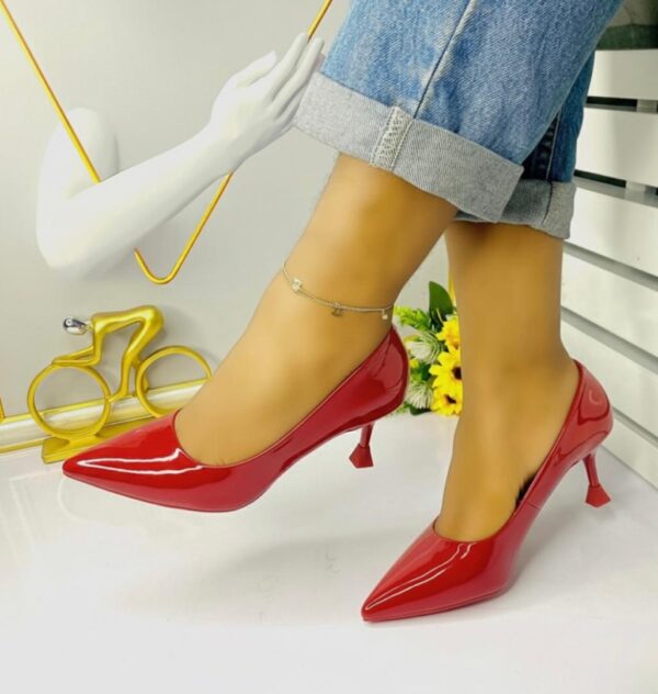 LEATHER LOW HEEL PUMPS