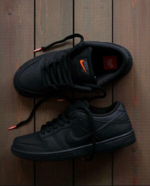 NIKE SB LOW ‘ORANGE LABEL TRIPPLEBLACK’