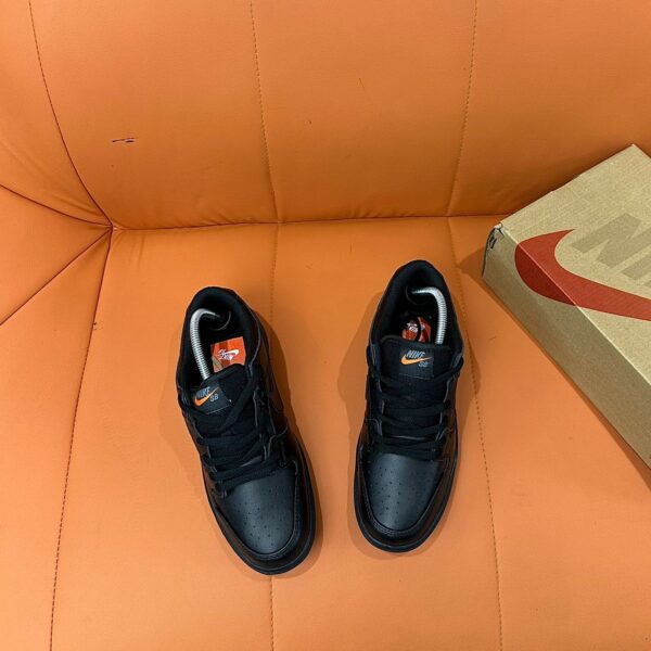 NIKE SB LOW ‘ORANGE LABEL TRIPPLEBLACK’